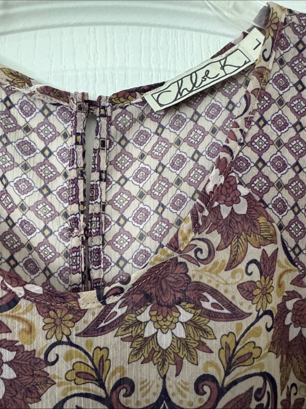 🪻Beautiful Flowy Top🪻 - Picture 2 of 7